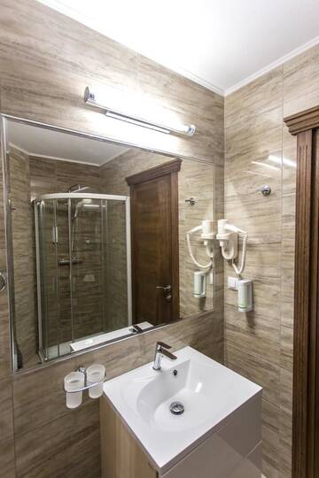 Фото номера Одноместный номер с балконом Отель Panorama Boutique Hotel г. Сфынту-Георге 3