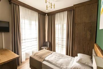Фото номера Одноместный номер с балконом Отель Panorama Boutique Hotel г. Сфынту-Георге 4