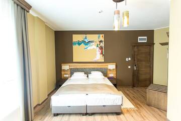Фото номера Двухместный номер с 2 отдельными кроватями и балконом Отель Panorama Boutique Hotel г. Сфынту-Георге 6