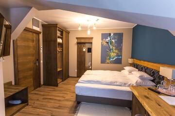 Фото номера Номер с кроватью размера «queen-size» Отель Panorama Boutique Hotel г. Сфынту-Георге 2