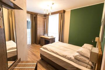 Фото номера Номер с кроватью размера «queen-size» и балконом Отель Panorama Boutique Hotel г. Сфынту-Георге 3