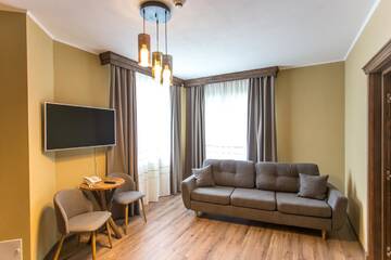 Фото номера Люкс с 1 спальней Отель Panorama Boutique Hotel г. Сфынту-Георге 4