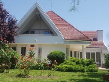 Фото Гостевой дом Lara Guest House г. Сфынту-Георге 1