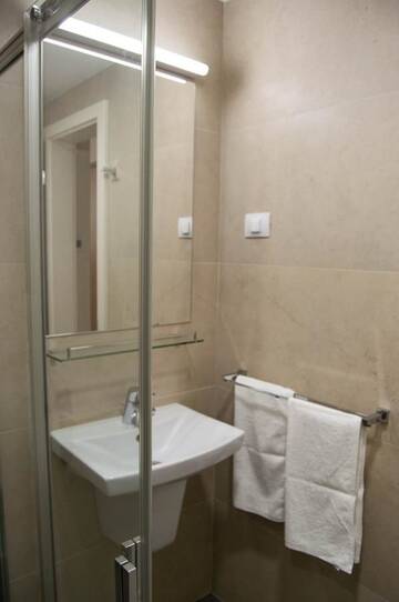 Фото номера Трехместный номер ** Отель Fidelitas Hotel г. Сфынту-Георге 4